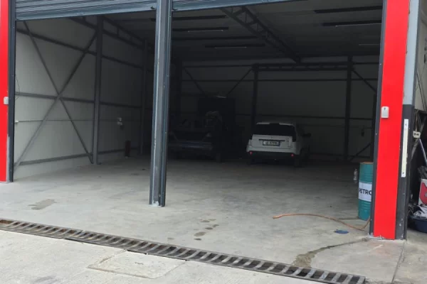 Business Property for Rent 4+1 in Tirana - 130,000 Leke