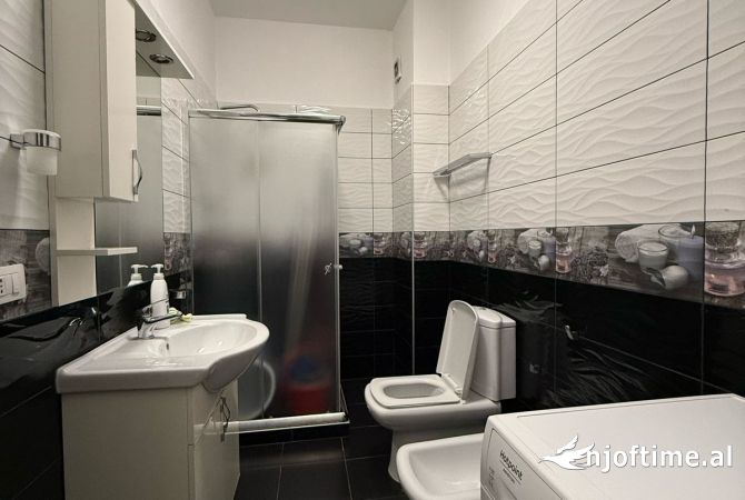 Shtepi me qera Apartament ne Tirane, 2+1, Mobilimi E mobiluar, Pagesa 600  Euro.