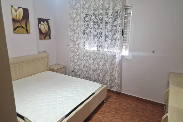 Shtepi me qera Apartament ne Tirane, 2+1, Mobilimi E mobiluar, Pagesa 500  Euro.