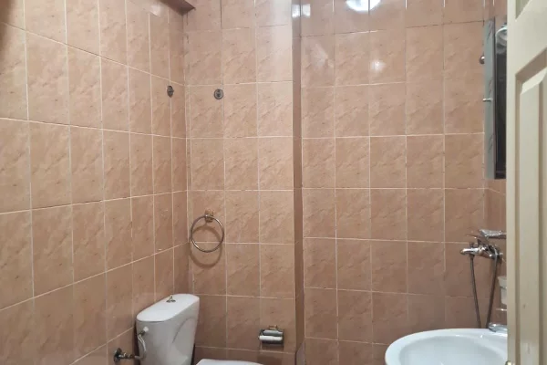 Shtepi me qera Apartament ne Tirane, 2+1, Mobilimi E mobiluar, Pagesa 500  Euro.