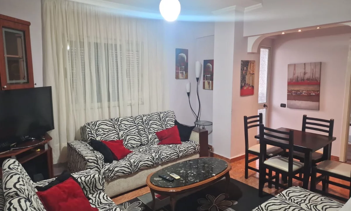 Shtepi me qera Apartament ne Tirane, 2+1, Mobilimi E mobiluar, Pagesa 500  Euro.
