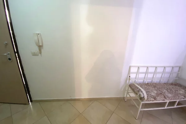 Shtepi me qera Apartament ne Tirane, 2+1, Mobilimi E mobiluar, Pagesa 500  Euro.