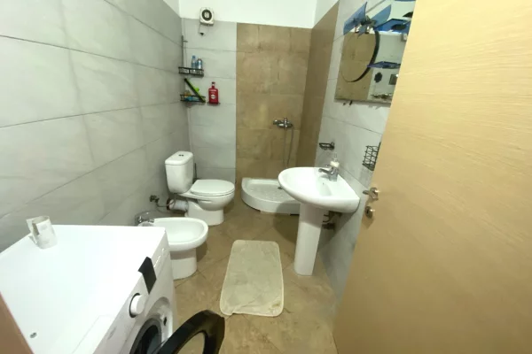 Shtepi me qera Apartament ne Tirane, 2+1, Mobilimi E mobiluar, Pagesa 500  Euro.