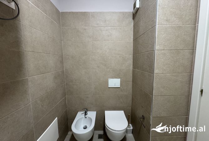 Shtepi ne shitje Apartament ne Tirane, 2+1, Mobilimi E mobiluar, Pagesa 150,000  Euro.