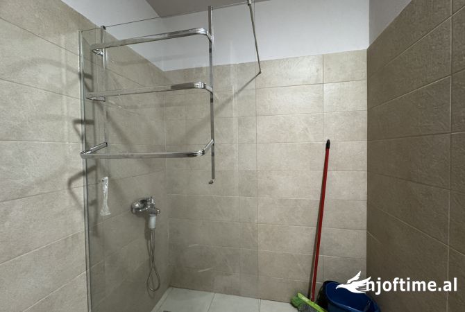 Shtepi ne shitje Apartament ne Tirane, 2+1, Mobilimi E mobiluar, Pagesa 150,000  Euro.