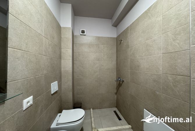 Shtepi ne shitje Apartament ne Tirane, 2+1, Mobilimi E mobiluar, Pagesa 157,000  Euro.