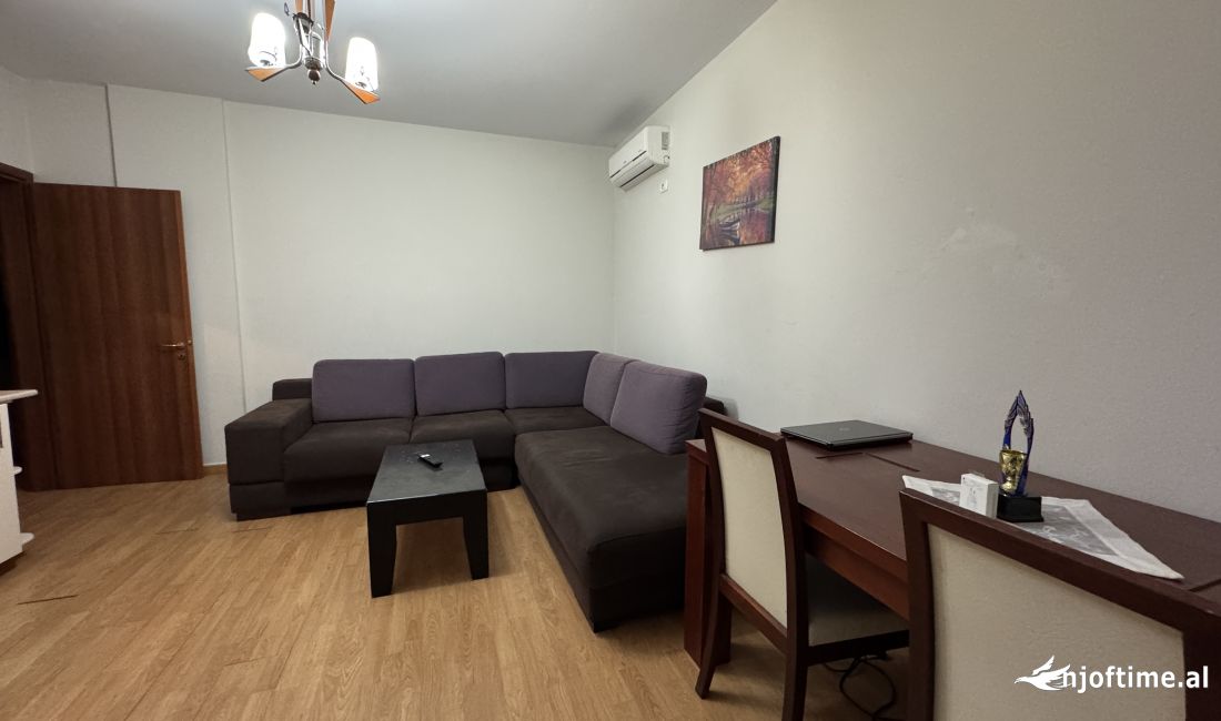Shtepi ne shitje Apartament ne Tirane, 1+1, Mobilimi E mobiluar, Pagesa 140,000  Euro.