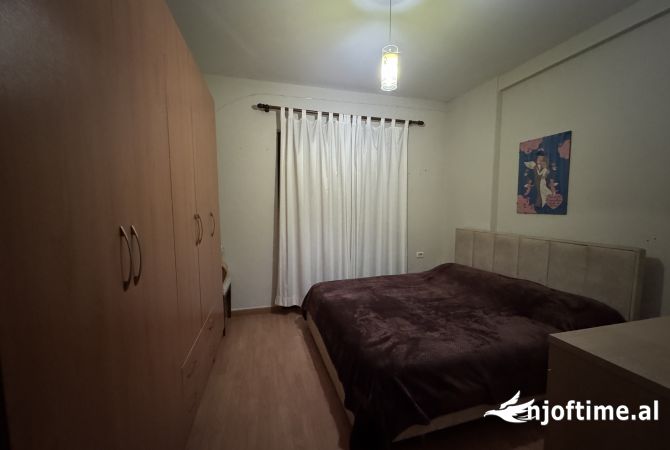 Shtepi ne shitje Apartament ne Tirane, 1+1, Mobilimi E mobiluar, Pagesa 140,000  Euro.