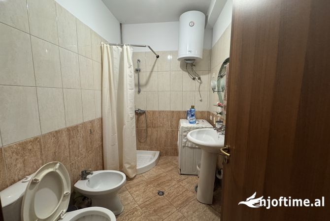 Shtepi ne shitje Apartament ne Tirane, 1+1, Mobilimi E mobiluar, Pagesa 140,000  Euro.