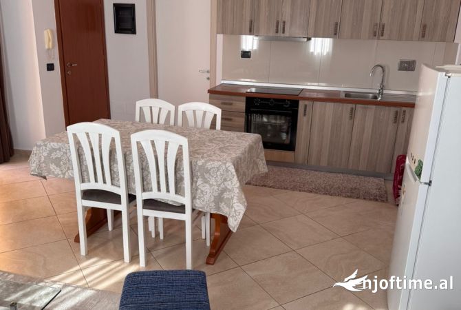 Shtepi me qera Apartament ne Tirane, 2+1, Mobilimi E mobiluar, Pagesa 45,000  Leke.