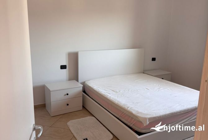 Shtepi me qera Apartament ne Tirane, 2+1, Mobilimi E mobiluar, Pagesa 45,000  Leke.