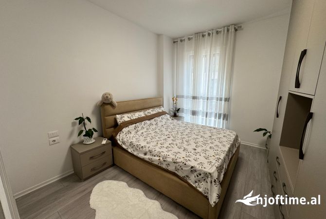 Shtepi me qera 2+1 ne Tirane - 730 Euro