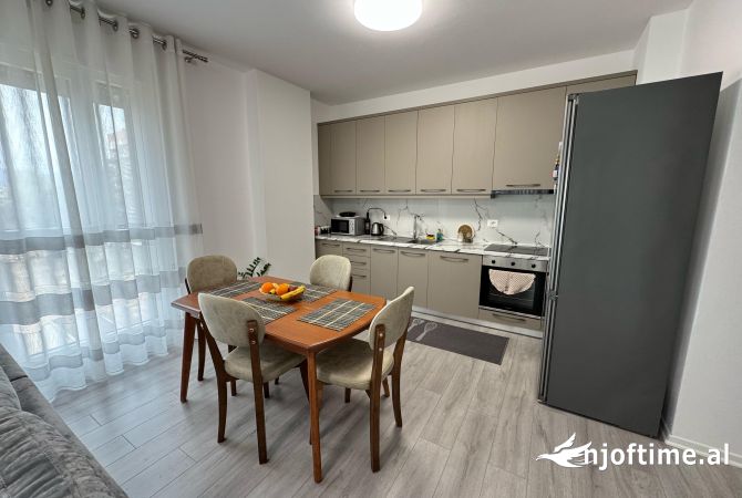 Shtepi me qera Apartament ne Tirane, 2+1, Mobilimi E mobiluar, Pagesa 730  Euro.