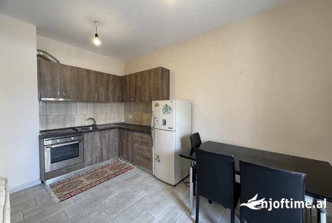 Shtepi me qera Apartament ne Tirane, 2+1, Mobilimi E mobiluar, Pagesa 550  Euro.