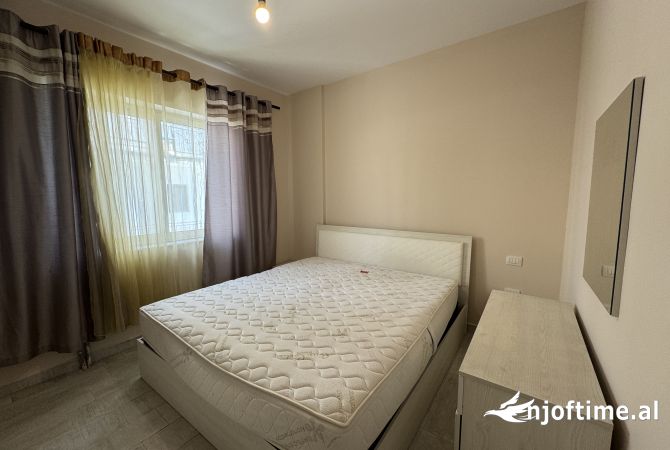 Shtepi me qera Apartament ne Tirane, 2+1, Mobilimi E mobiluar, Pagesa 550  Euro.