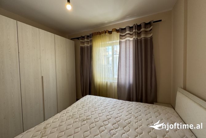 Shtepi me qera Apartament ne Tirane, 2+1, Mobilimi E mobiluar, Pagesa 550  Euro.