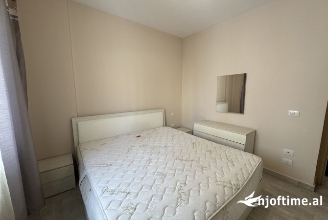 Shtepi me qera Apartament ne Tirane, 2+1, Mobilimi E mobiluar, Pagesa 550  Euro.