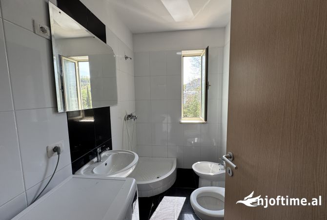Shtepi me qera Apartament ne Tirane, 2+1, Mobilimi E mobiluar, Pagesa 550  Euro.