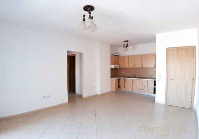 Shtepi ne shitje  ne Tirane, 2+1, Mobilimi Bosh, pa mobiluar, Pagesa 70,000  Euro.