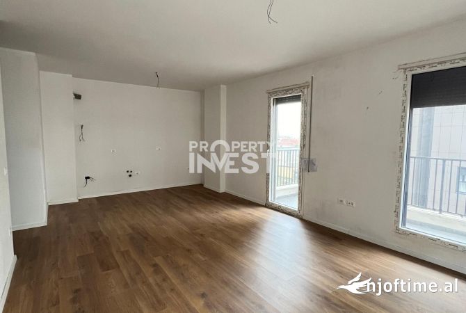 Shtepi ne shitje Apartament ne Tirane, 2+1, Mobilimi Bosh, pa mobiluar, Pagesa 170,000  Euro.