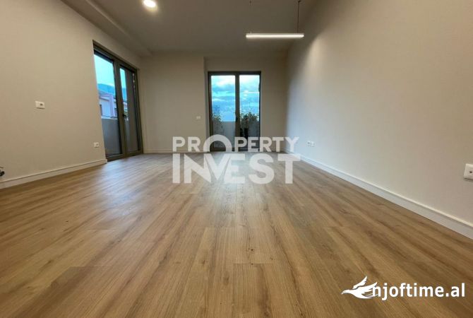 Ambiente Commerciale in Vendita 3+1 a Tirana - 500,000 Euro