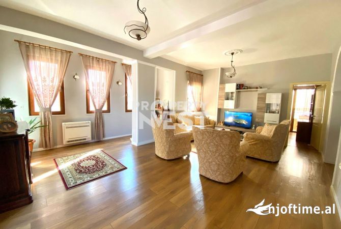 Shtepi ne shitje Apartament ne Tirane, 2+1, Mobilimi E mobiluar, Pagesa 215,000  Euro.