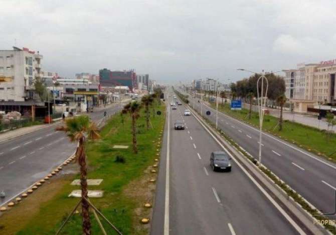 Truall ose Toke ne Tirane - 1,800,100 Euro