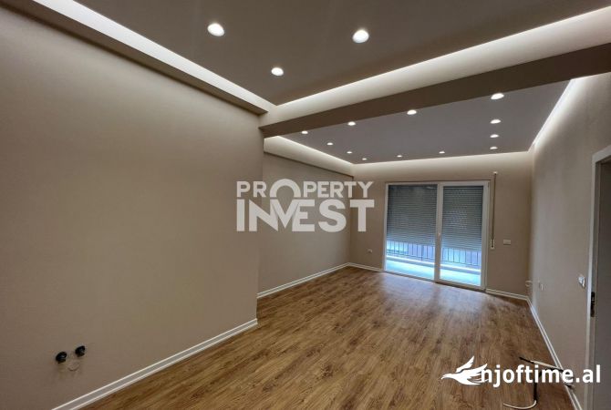 APARTAMENT PER ZYRA 2+1+2 ME QERA, RRUGA E DIBRES.