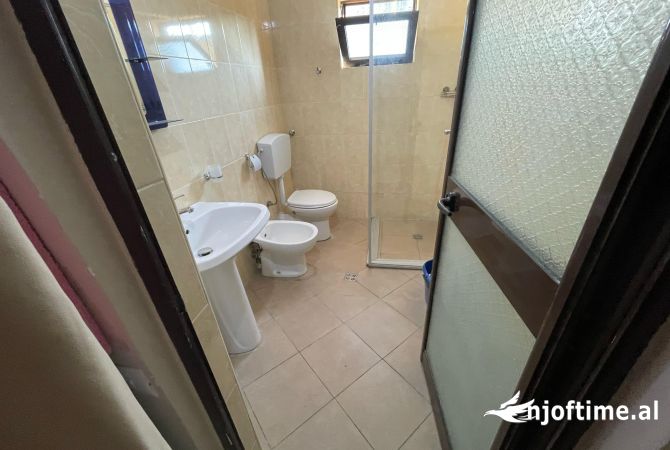 Shtepi me qera Apartament ne Tirane, 2+1, Mobilimi E mobiluar, Pagesa 700  Euro.