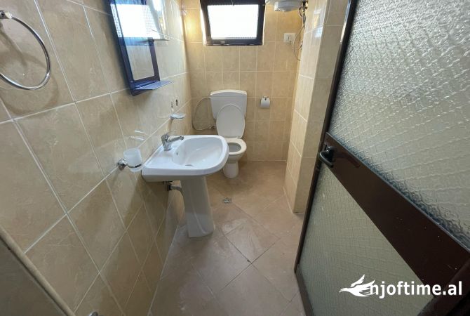 Shtepi me qera Apartament ne Tirane, 2+1, Mobilimi E mobiluar, Pagesa 700  Euro.