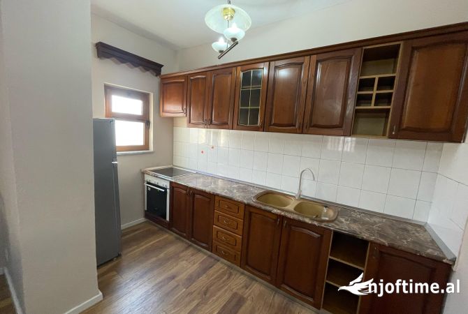 Shtepi me qera 2+1 ne Tirane - 700 Euro