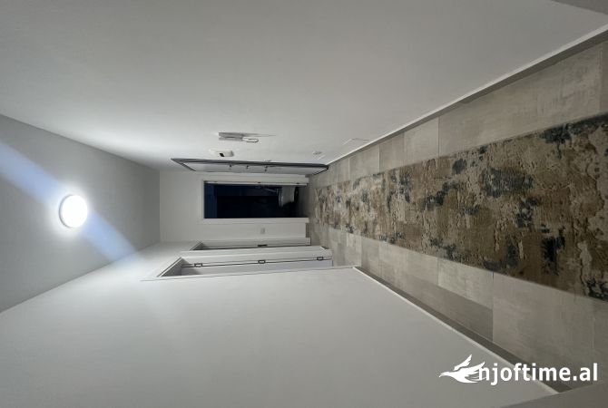 Shtepi me qera Penthose(kati i fundit panoramik) ne Tirane, 2+1, Mobilimi E mobiluar, Pagesa 600  Euro.