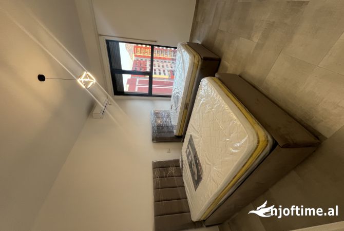 Shtepi me qera Penthose(kati i fundit panoramik) ne Tirane, 2+1, Mobilimi E mobiluar, Pagesa 600  Euro.