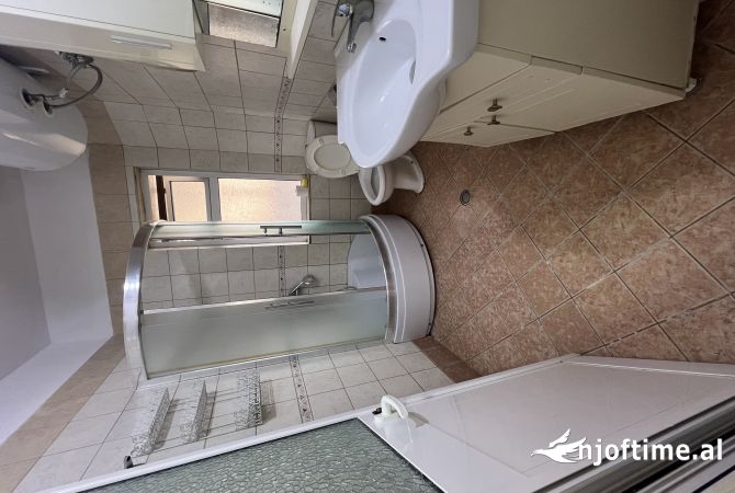 Shtepi me qera Apartament ne Tirane, 1+1, Mobilimi E mobiluar, Pagesa 40,000  Leke.