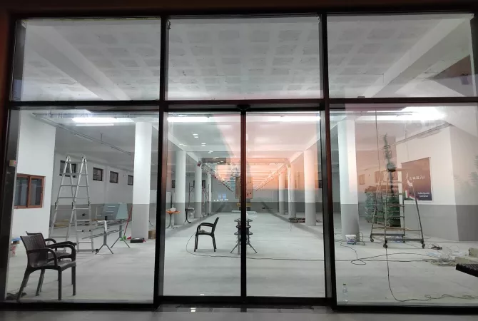 AMBIENT BIZNESI PER QIRA .