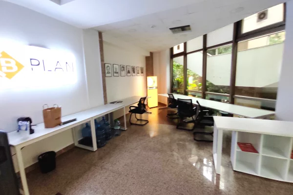 Shtepi me qera Apartament ne Tirane, 1+1, Mobilimi Pjeserisht e mobiluar, Pagesa 4,300  Euro.