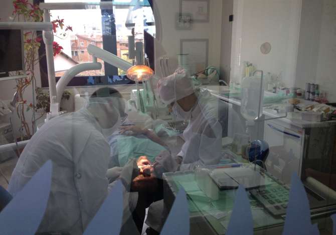 Klinika Dentare Begaj ofron sherbime per Implante, Ortodonti, Proteza, Konservative dhe Endo