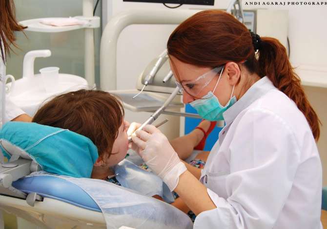 Klinika dentare Lako ofron sherbime ne Paradontologji, Estetik dentare, Implatologji dhe Ortodonci