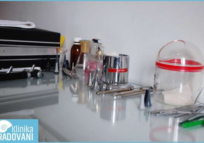 Klinikae cila ju ofron Aparate brenda dhe mbrapa veshit, Telekomanda aparatesh, Ushqyes per aparatet dhe Bateri Siemens