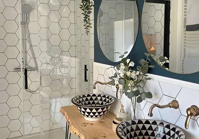 Ofrohen mobilje me porosi per dhoma gjumi per femije e te rritur; parkete, kuzhina etj