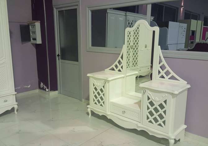 Fabrike mobiljesh, shitje me shumice dhe pakice.