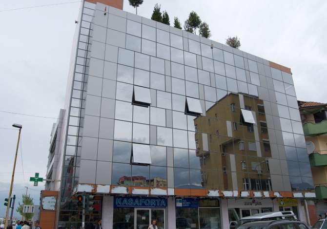 Ofrojme punime xhami dhe duralumini, sherbime si fasada xhami, te ventiluara, te strukturuara; xhama termik, akustik etj.