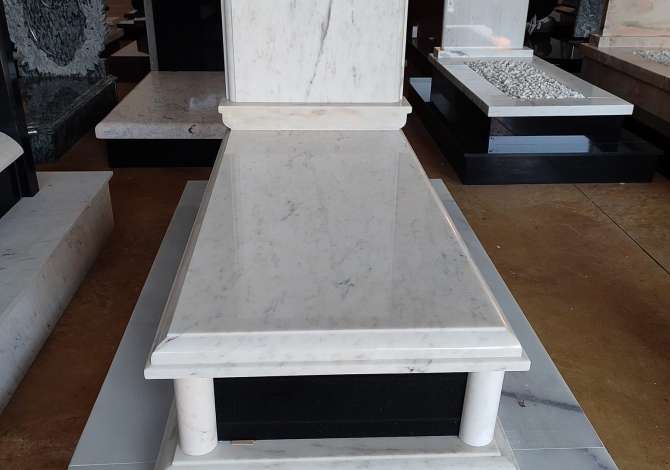 Agjensi Funeralesh ofron Sherbime Funerale brenda dhe jashte vendit dhe Varre te te gjitha llojeve me punime Mermeri dhe Graniti