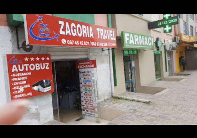 Agjensi turistike ofron sherbime per paketa turistike, rezervim hoteli, biletea avioni, trageti, autobusi etj.