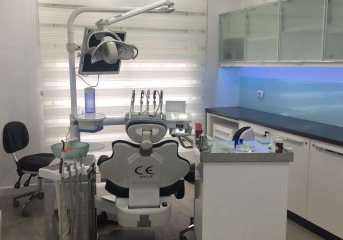 Klinika dentare Xholi ju ofron nje game sherbimesh cilesore per Mbushje, Impante, Zbardhim, Heqje etj.