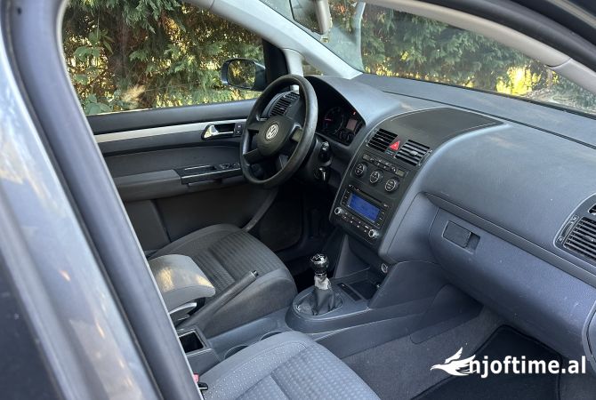 Makina ne shitje ne Tirane, Volkswagen, 2006 Diesel,Kambio Manual Pagesa 3,500  Euro.