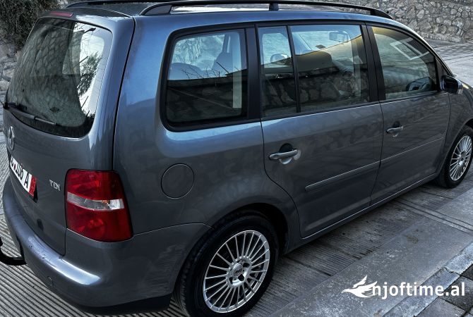 Makina ne shitje ne Tirane, Volkswagen, 2006 Diesel,Kambio Manual Pagesa 3,500  Euro.
