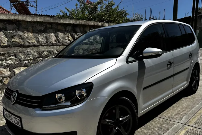Makina ne shitje ne Tirane - 580,000 Leke