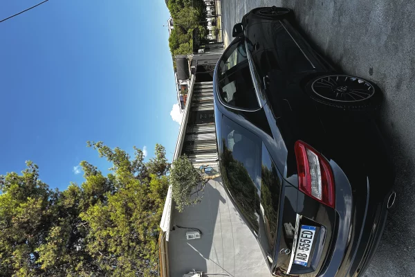 Makina ne shitje ne Tirane - 8,700 Euro