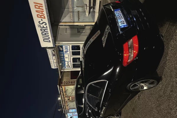 Makina ne shitje  ne Tirane - 840,000 Leke